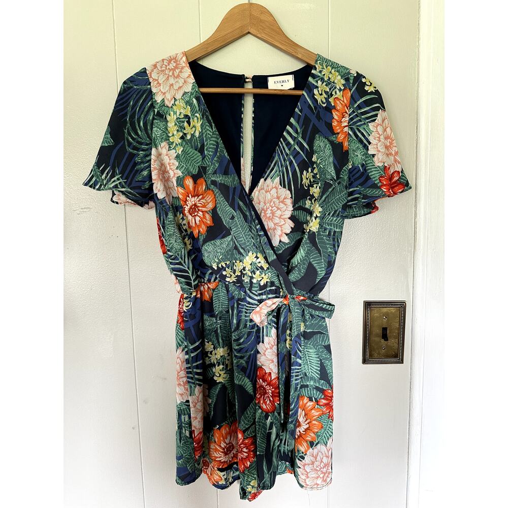 Everly Floral Romper Size Small, Like New